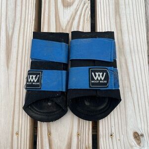 Woof wear medium pair